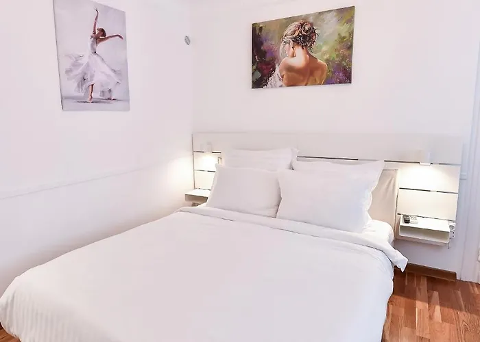 Fiverooms Апартаменти *